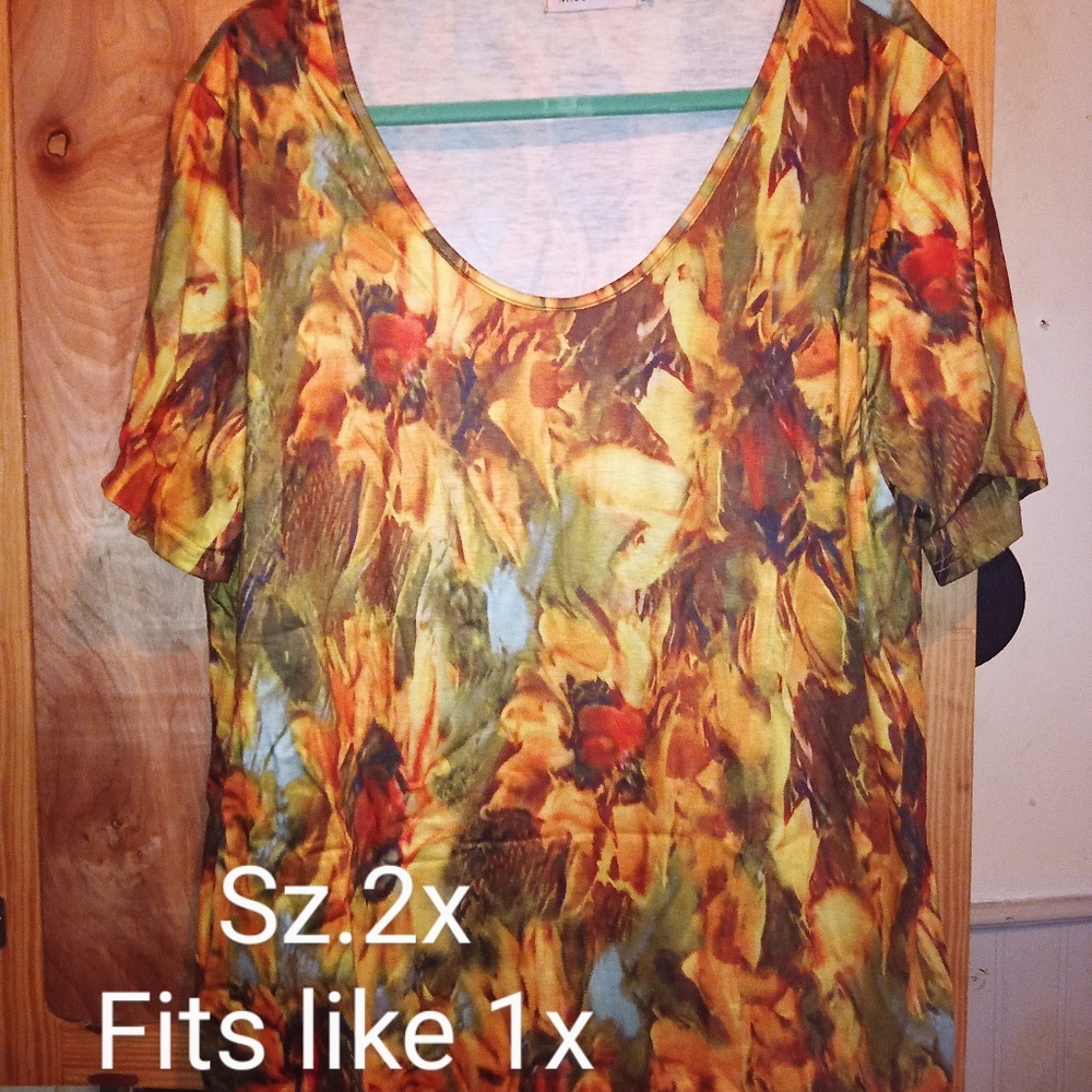 Size 2x tee. Soft Sunflower top Misslook brand. Bright yellow and green